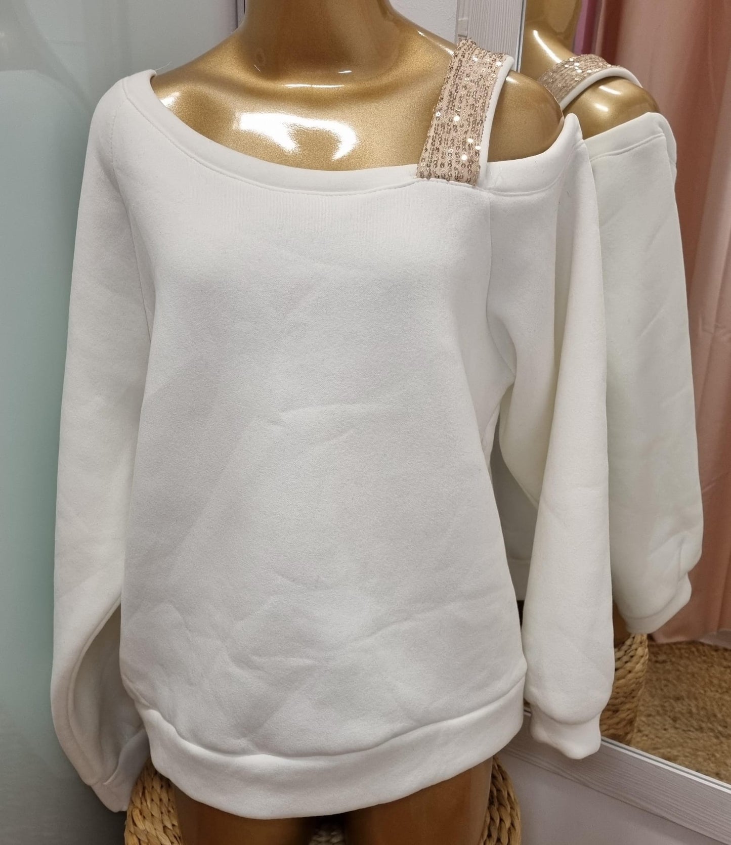 SUDADERA MUJER CON ADORNO DORADO