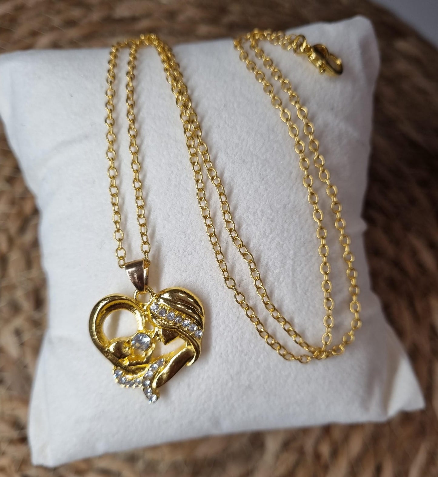 COLLAR DORADO CON CORAZON