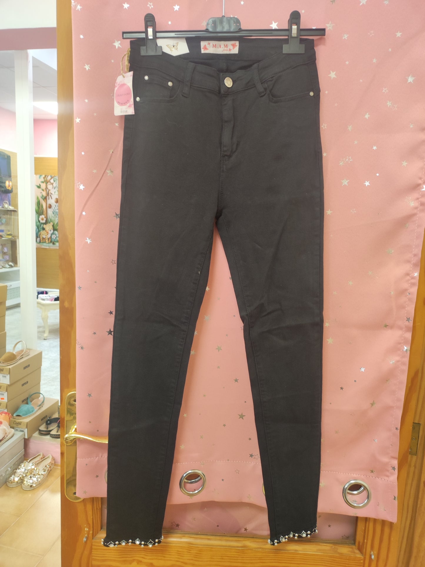 PANTALON PITILLO NEGRO CON ADORNO ABAJO