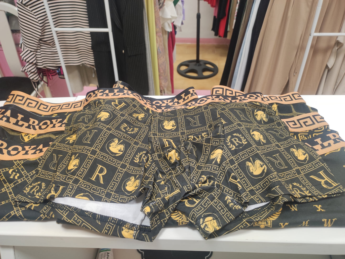 CALZONCILLOS TALLA M NEGROS Y DORADOS